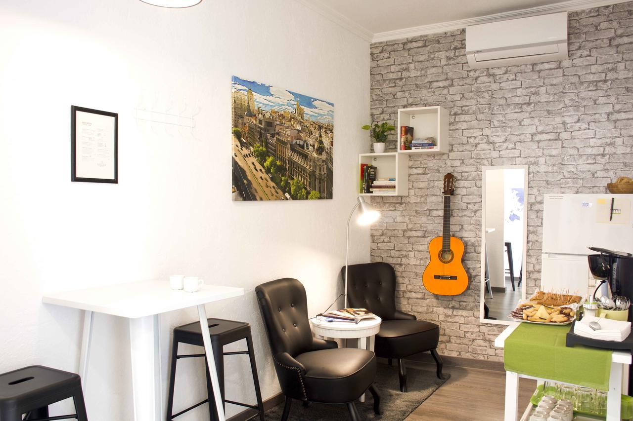 Hostal Guestped Madrid Exteriör bild